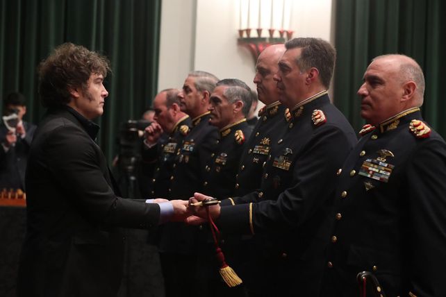 Javier Milei encabezó el acto en el que fueron oficializados los nuevos jefes del Ejército