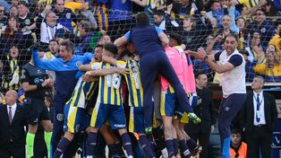 Todo Central celebra tras el golazo de Malcorra y por ese triunfo el canalla llega entonado al choque contra Huracán.