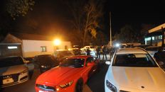 Entre los autos de alta gama incautados había un Ford Mustang rojo con 3 mil kilómetros hechos. Entre los autos de alta gama incautados había un Ford Mustang rojo con 3 mil kilómetros hechos.