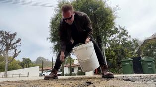 El actor y ex gobernador de California arregló las calles de su barrio.&nbsp;