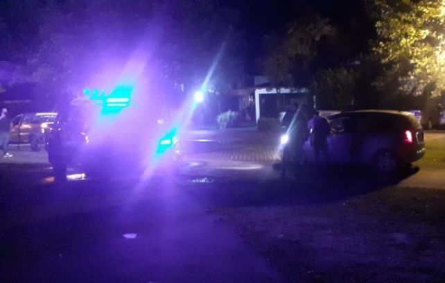 Debía estar aislado por coronavirus y la policía lo halló en una fiesta clandestina