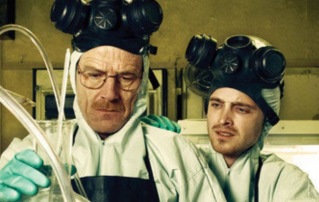 Walter White cree que involucrarse en el violento mundo del narcotráfico es la única salida que tiene para poder pagarse el tratamiento de su enfermedad.