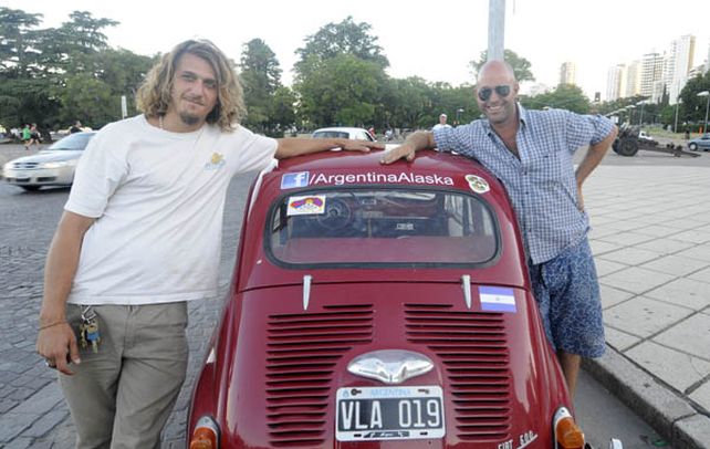 Dos rosarinos quieren ir a Alaska en un Fiat 600 y concientizar sobre el medio ambiente