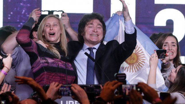 El candidato presidencial de La Libertad Avanza (LLA) Javier MIlei mantuvo hoy un encuentro virtual con representantes del Fondo Monetario Internacional (FMI)