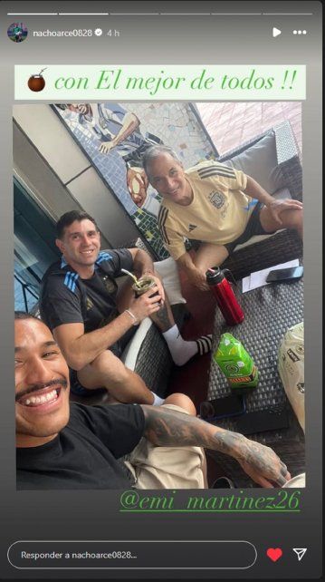 Nacho Arce y Dibu Martínez compartieron unos mates.