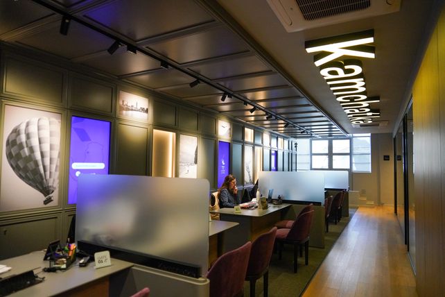Las modernas instalaciones recién estrenadas de la agencia por dentro.