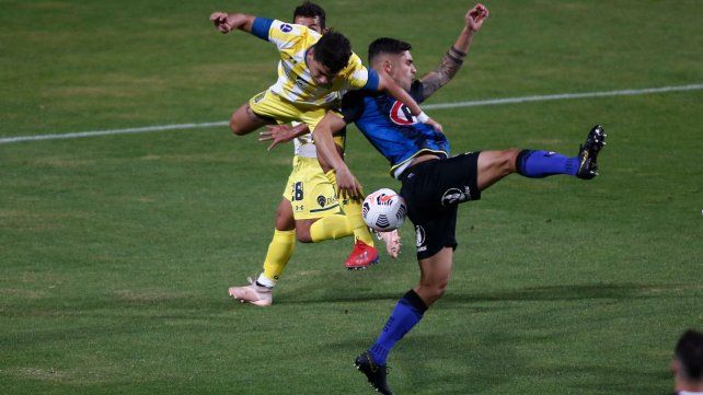 Central empató en Chile con Huachipato jugando con uno menos.