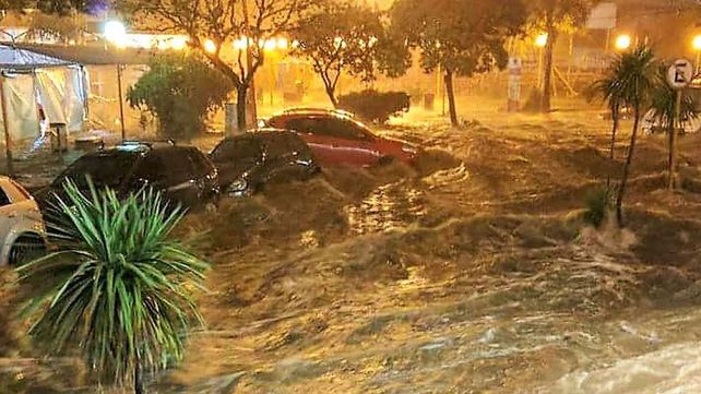 Un fuerte temporal de lluvia y granizo azotó a Villa Carlos Paz