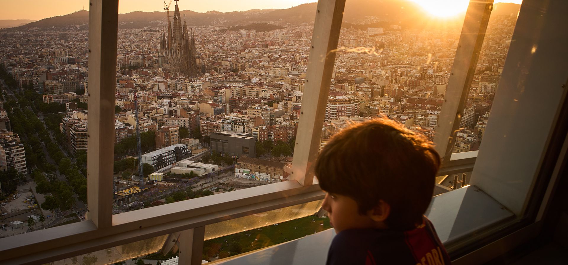 La Basílica de la Sagrada Familia de Antoni Gaudí se alza al anochecer vista desde el Mirador Torre Glòries en Barcelona, España, el martes 9 de junio de 2026. (Foto AP/Emilio Morenatti) La Basílica de la Sagrada Familia de Antoni Gaudí se alza al anochecer vista desde el Mirador Torre Glòries en Barcelona, España, el martes 9 de junio de 2026. (Foto AP/Emilio Morenatti)
