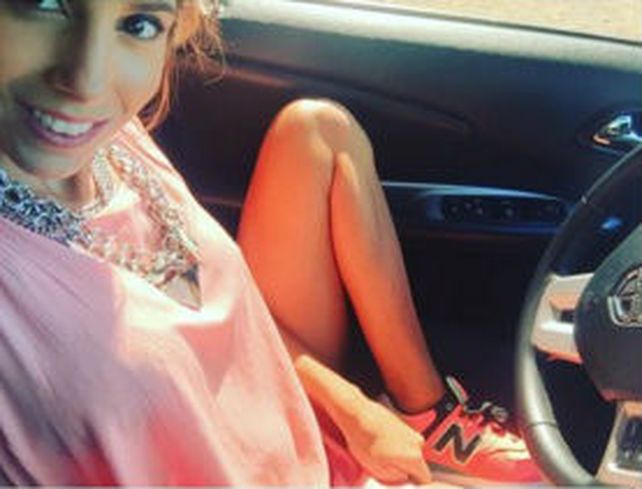 Un hombre con los pantalones bajos intentó abusar de Cinthia Fernández a la salida de Endemol