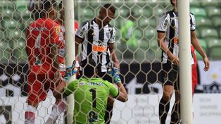 Mineiro guardó todo y con suplentes empató antes de venir a Santa Fe