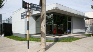 El Chevrolet Corsa afectado a Uber fue trasladado a la comisaría 10ª de Santa Fe para la realización de pericias.