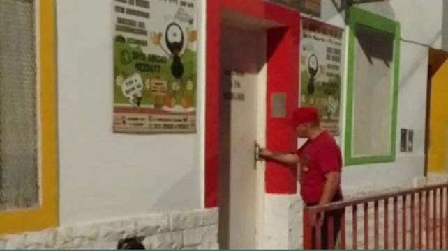 La rápida intervención de los bomberos permitió rescatar sana y salva a la beba que estaba dentro del jardín.&nbsp;