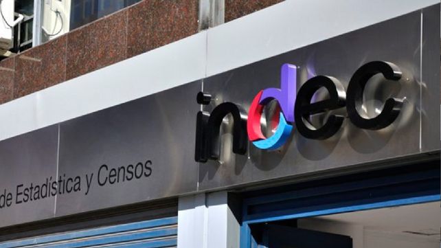 El Indec informó una baja en la tasa de pobreza tanto en la medición semestral como anual.