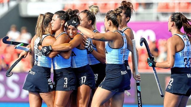 Los seleccionados argentinos femeninos y masculino (Las Leonas y Los Leones) de hockey recibirán a Bélgica y Alemania.