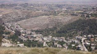 Un líder de Hezbollah murió en un bombardeo israelí que golpeó su vehículo en el pueblo de Kherbet Selm, Líbano.
