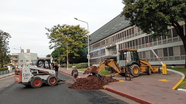 Reparan las cloacas de Tribunales: corte de calle Laprida