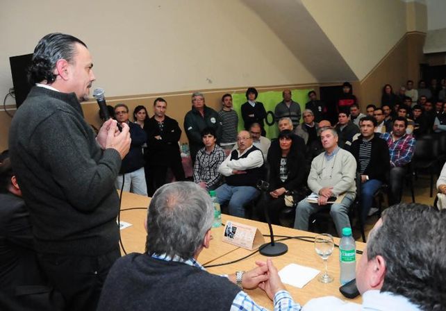 “Algunos hablan de un cambio con el corazón y están con los que bajaron el sueldo a docentes”