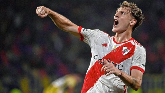 Facundo Colidio festeja el primer gol de River.