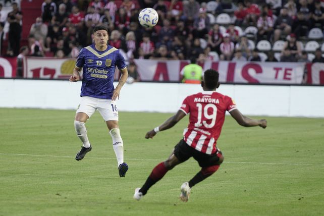 Caramelo Martínez fue uno de los jugadores en los que más se notó la apuesta de la pelota al pie.