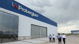 Los directivos de la alemana Helm visitaron la planta de Protergium que está en construcción.