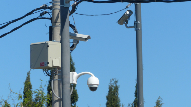 Cámaras de vigilancia y radares fijos en la esquina de Francia y Caseros