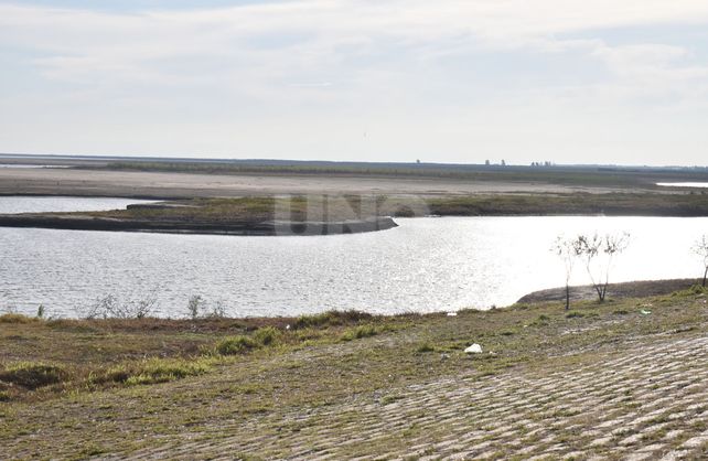 La bajante en la laguna Setubal deja postales históricas.