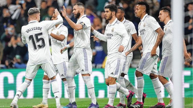 Real Madrid goleó a Elche y quedó a ocho del líder Barcelona