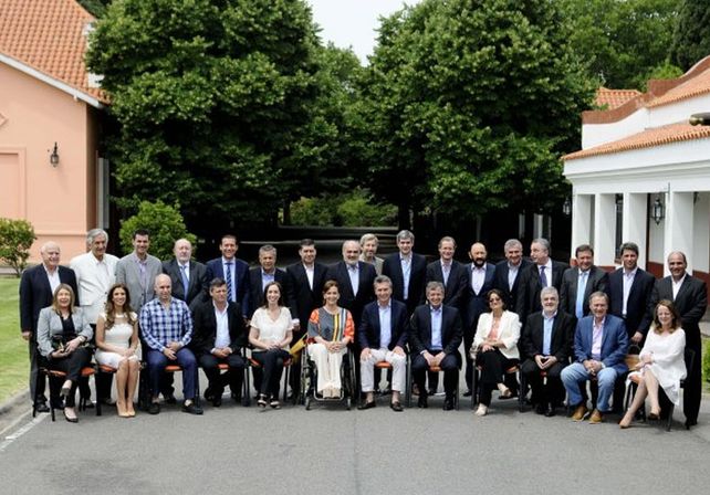 El presidente Mauricio Macri junto a los gobernadores.