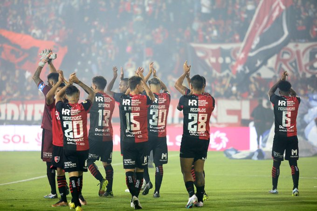 Newells venció 1 a 0 a Barracas Central y sumó su cuarto triunfo consecutivo en el Coloso