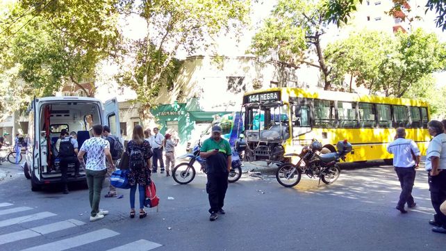 Detenido. Personal de Tránsito dispuso un corte en la zona luego del choque entre colectivos.&nbsp;