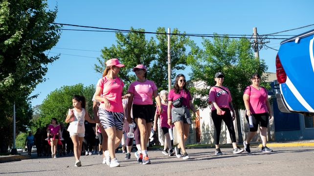 Una caminata y una charla sobre prevención fueron las actividades impulsadas desde la comuna de Timbúes por el Octubre rosa