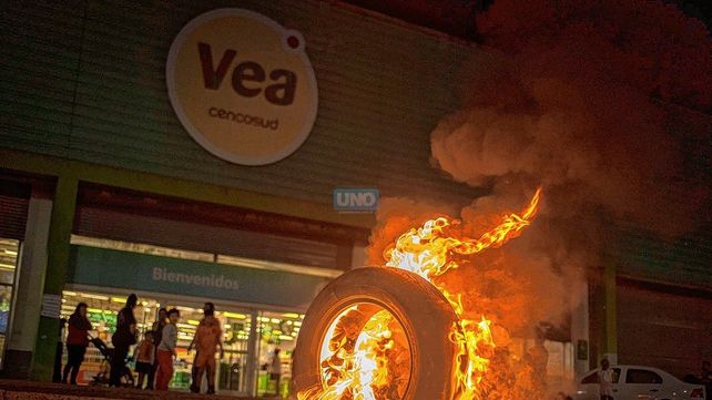 Se agrava el conflicto que involucra a los trabajadores despedidos de Supermercados Vea.