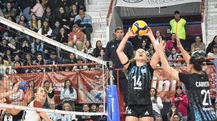 Victoria Mayer, la gran capitana de Las Panteras, jugando en su Santa Fe.