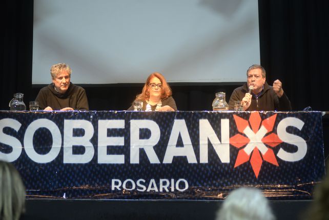 Soberanos se presentó en el Centro Cultural Atlas con Amado Boudou