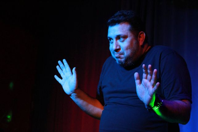 Tincho Zaragoza es comediante y coordinador de cursos de stand up.