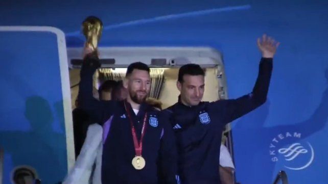La Copa está en casa: los campeones del mundo llegaron a Argentina