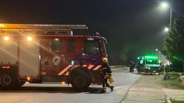 Siniestro fatal en Oliveros. Los Bomberos Voluntarios cortan el tránsito en la ruta 11 mientras los peritos trabajan en el lugar