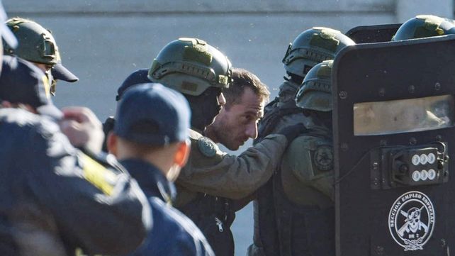 Así ingresaba Damian Reifenstuel al penal de Piñero detenido por el crimen de Ivana Garcilazo.