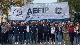 El sindicato que nuclea a los trabajadores de la Afip lanzó paros parciales. En Rosario hay 500 trabajadores en vilo.