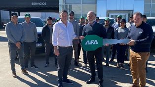 Autoridades de AFA y Giorgis en el momento de la entrega de las Ford Ranger.