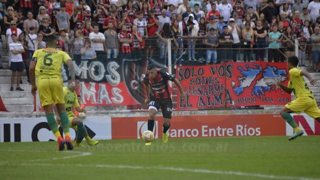 Patronato ganó 2 a 0 y acaricia la permanencia