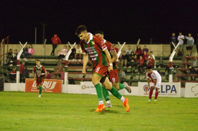 Julián Mavilla se inicio en Sportivo Las Parejas y en 2025 militará en un club de primera.