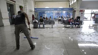 La Terminal de Ómnibus sufrió los embates de la fuerte lluvia de esta mañana.