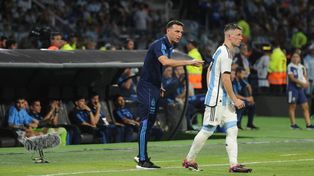 Andá y rompela, parece decirle el DT campeón del mundo Lionel Scaloni a Gio Lo Celso, convocado para su primer Mundial en Argentina.