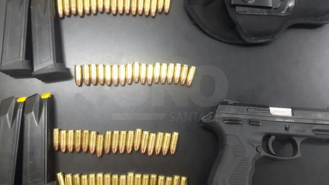 Amenazó a policías adentro de una comisaría con un arma de guerra y 68 balas