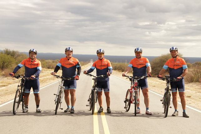 Los ciclistas llevarán las cartas de los chicos santafesinos al Papa Francisco.