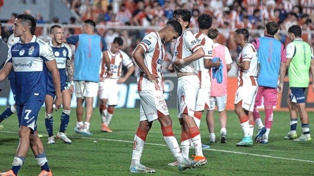 Unión la peleó, pero pagó caro el mal primer tiempo y se despidió con aplausos del Clausura