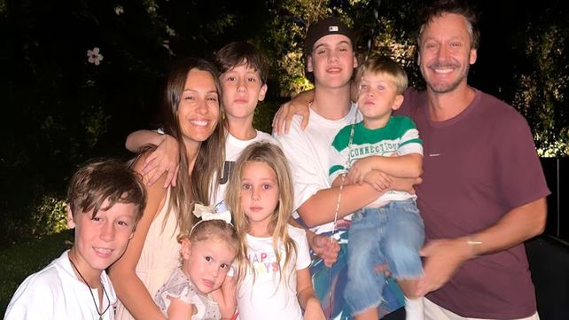 Benjamín Vicuña y Pampita Ardohaien starían vacacionando en el mismo lugar junto a sus hijos