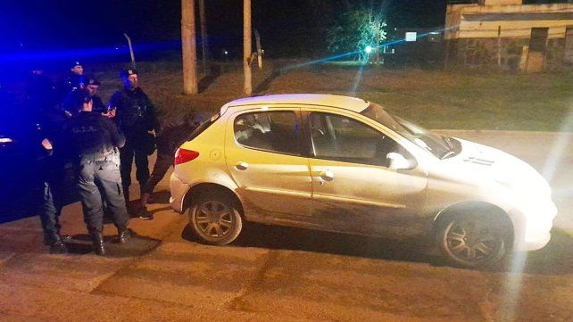 Le robaron el auto mientras hacía las compras. La mujer de Viale dio aviso a la Policía y el auto fue recuperado en Paraná. Un joven paranaese quedó involucrado